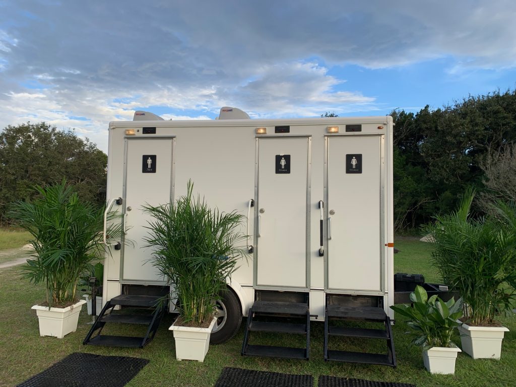 Construction Restroom Trailers - Long Term Bathroom Trailers - Job Site Restroom  Trailers